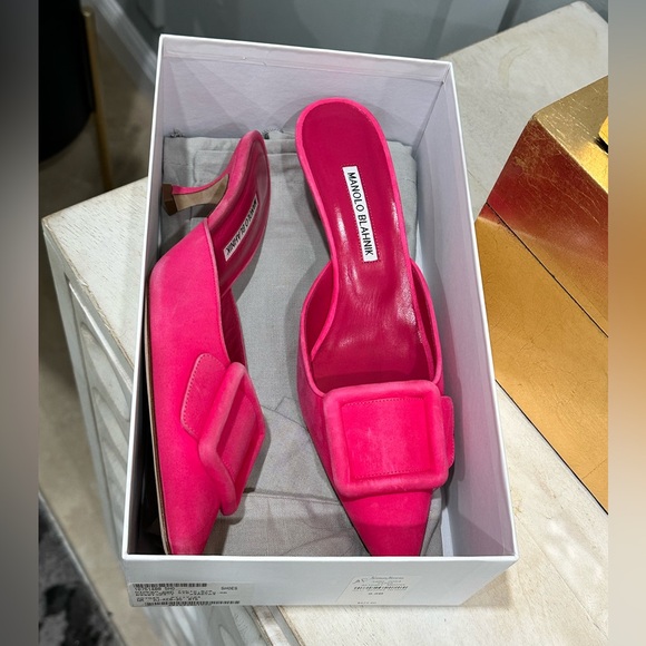 Manolo Blahnik Maysale Pumps - Picture 10 of 10